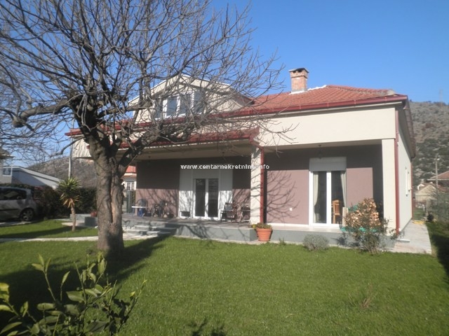 Izdavanje, kuća 180m2, Tološi, Podgorica